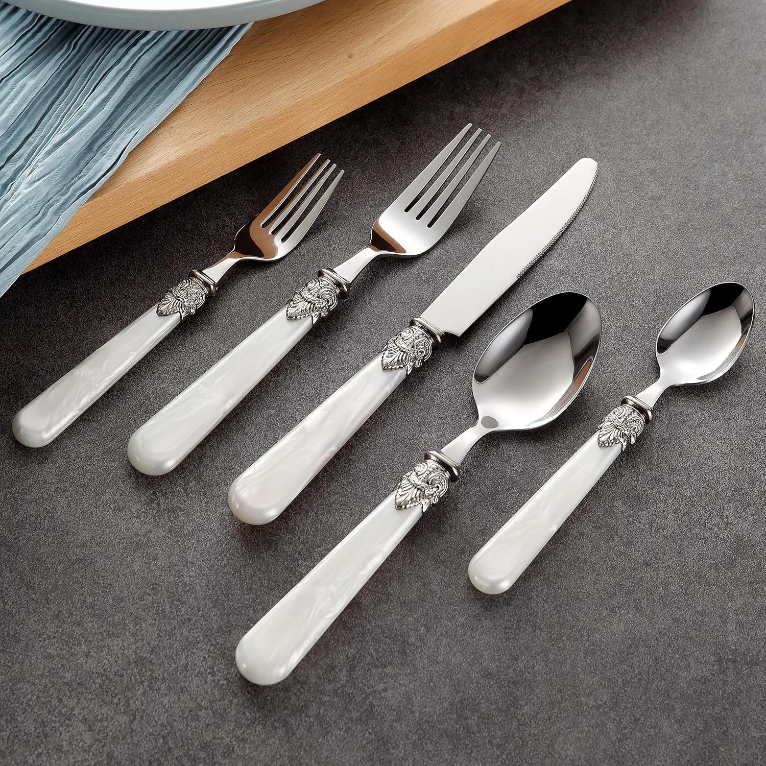 20-piece 18/10 Stainless Steel Vintage Flatware set With White Handle,Sliverware set Service for 4,Dishwasher safe (20, Pearl White)