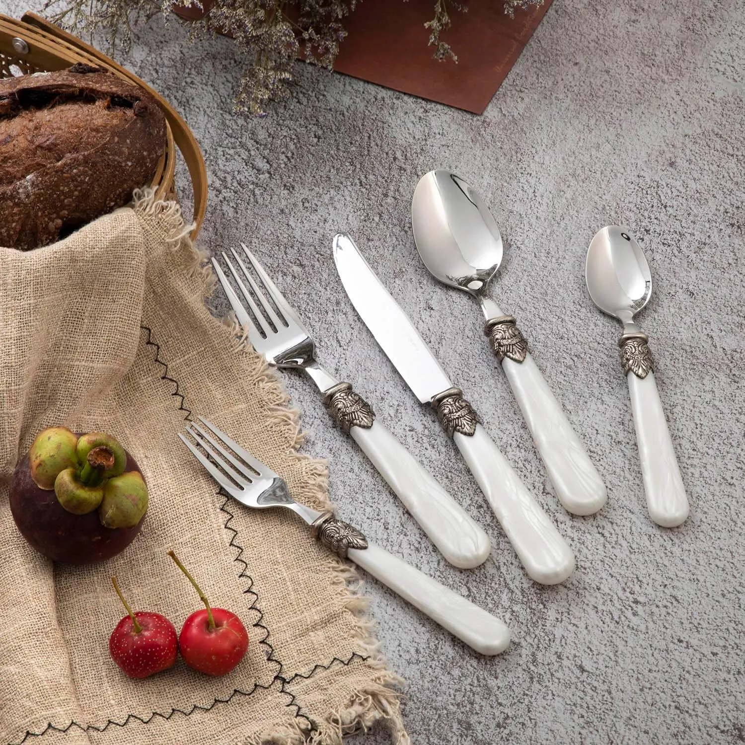 20 pieces Stainless Steel Vintage Flatware Sets With White Hanld,Silverware Set For 4,Dishware Safe(20, White)