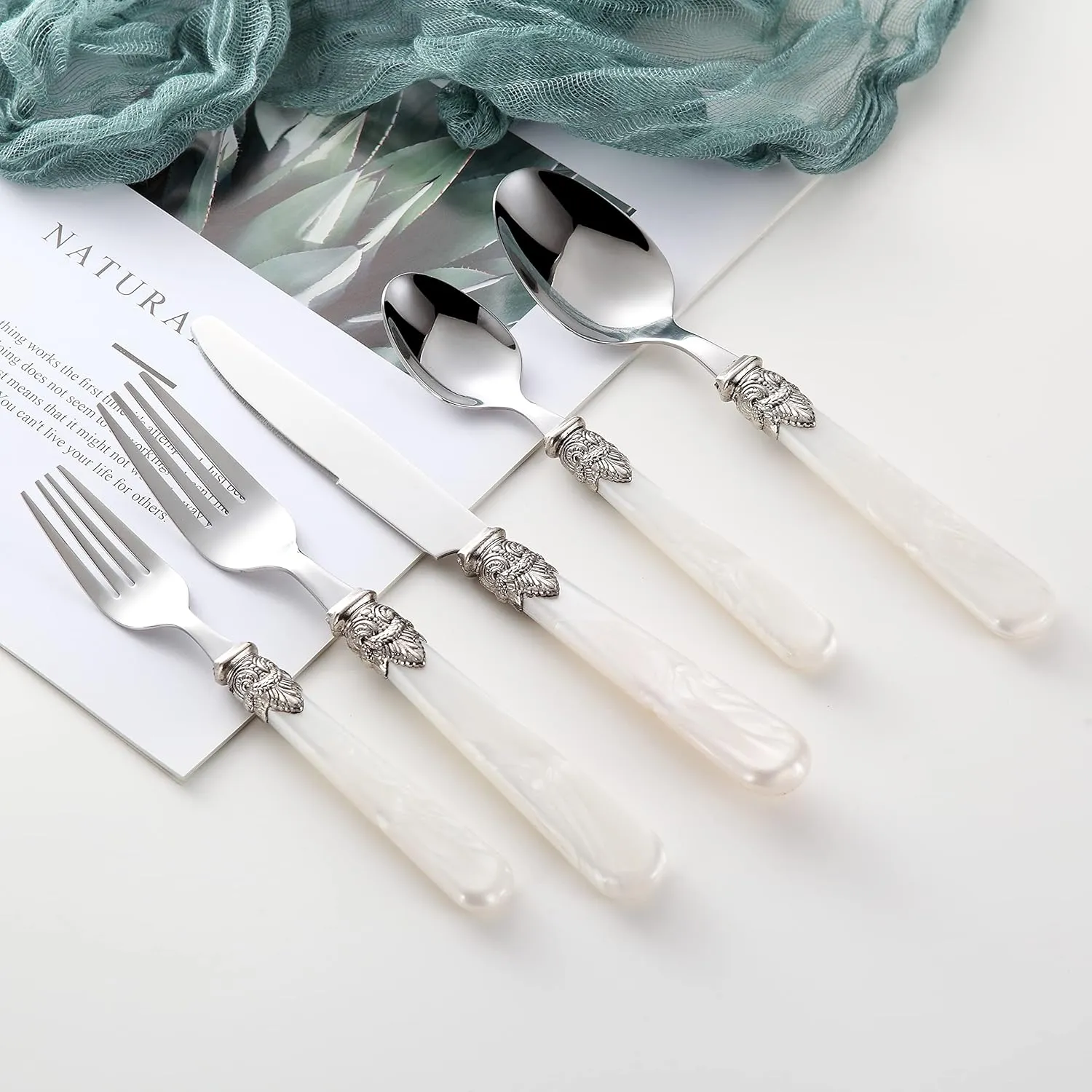 20 pieces Stainless Steel Vintage Flatware Sets With White Hanld,Silverware Set For 4,Dishware Safe(20, White)