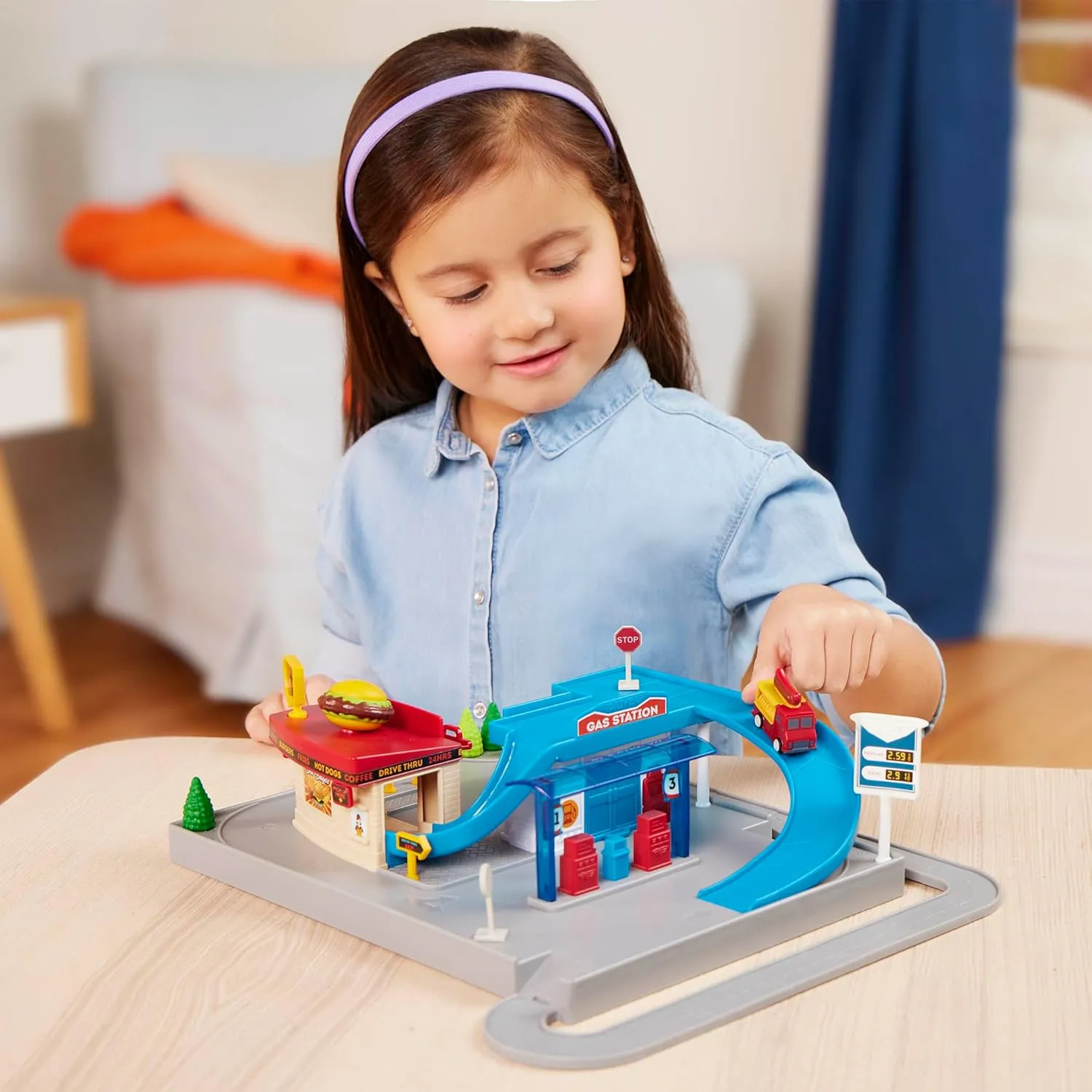 Driven by Battat – 25pc Drive-Thru Playset – Mini Car Track Set – Food Truck, School Bus, Pick-up, Camper Van & More – Gift Car Toys for 3 Year Old  – Various Driving Routes