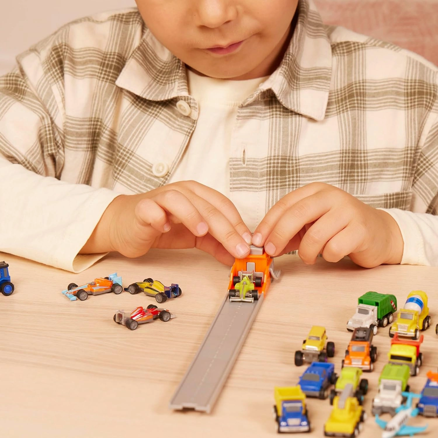 Driven by Battat – Pocket Fleet 1 – 20 Mini Toy Vehicles – Camper Van, Construction Trucks, Cement Mixer, Monster Truck, Race Car & More – Gift Toy Car Playset for Boys & Girls Age 3  [Pack of 1]