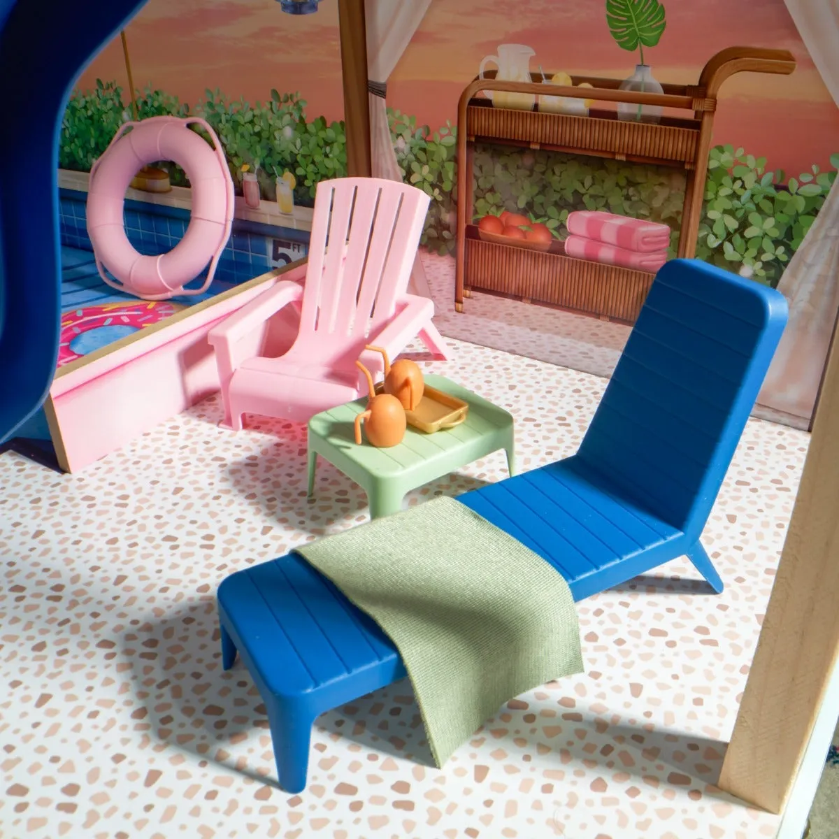 Hamptons Mansion & Pool House Dollhouse