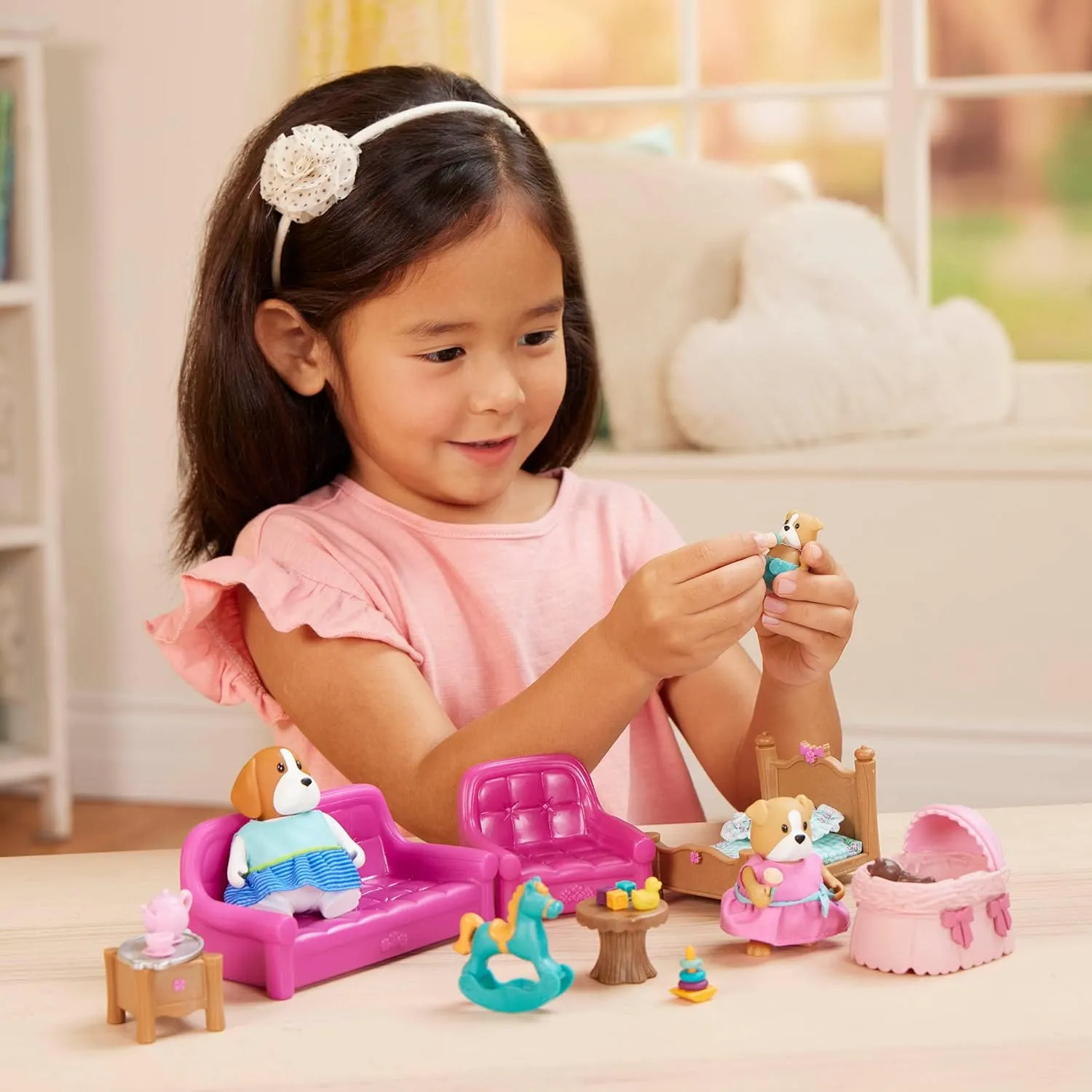 Li'l Woodzeez - Dollhouse Furniture Set - Living Room & Nursery with 26 Pieces Including Sofa, Crib & Miniatures - Toddler Doll House with 3 Posable Figures for Ages 3 