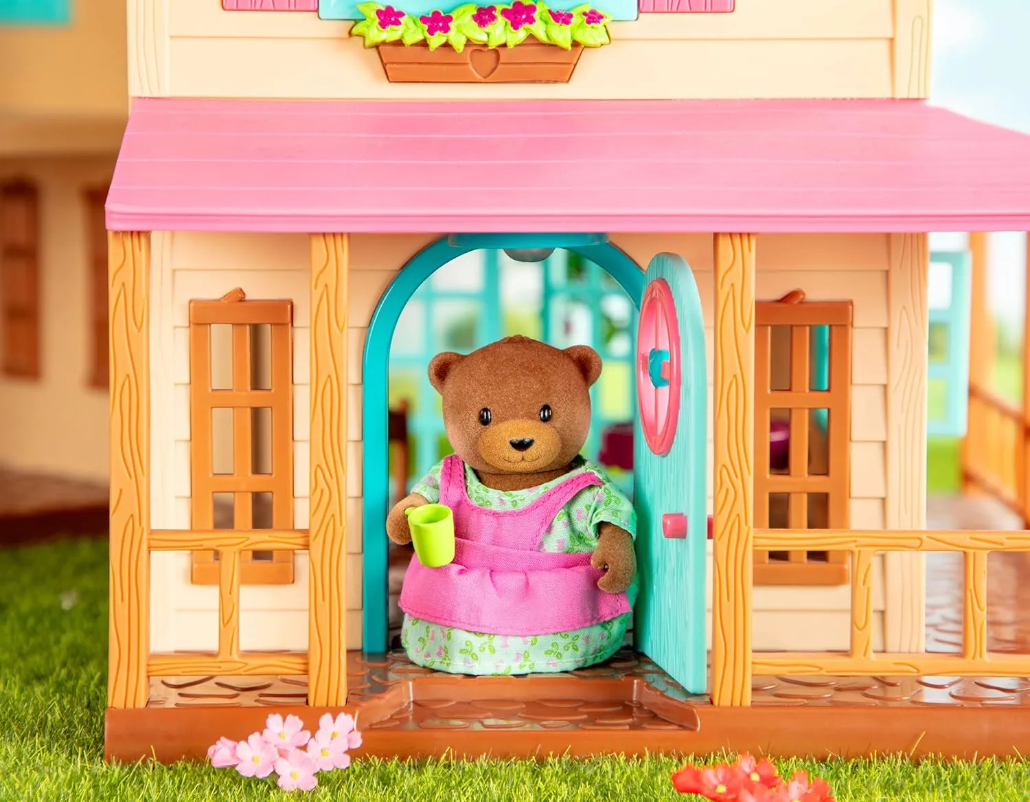 Li'l Woodzeez – Healthnuggle Bear Family Set – 4 Collectible Doll Figures with Storybook – Pretend Play Toy – Gift for Kids Age 3 