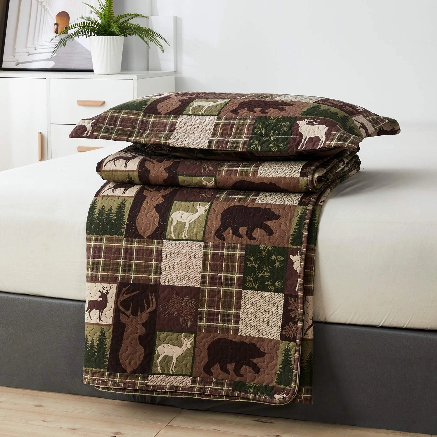 MINCHI Lodge Bedspread Full/Queen Size with 2 Shams Moose Bear Lightweight Reversible Rustic Cabin Quilt Set All Season Forest Tree Bedding Plaid Bed Set Coverlet(Brown,Plaid)