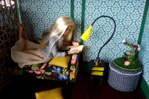 Miniature Modern Lamp, LED Real Lighting Flexible Dollhouse Furniture 1:6 scale